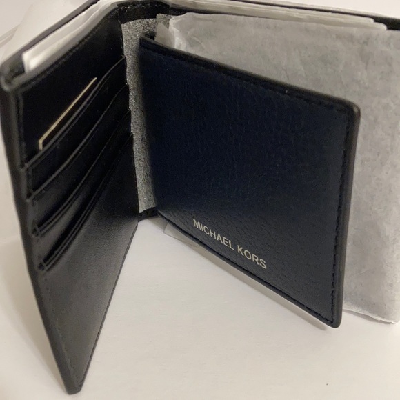 MICHAEL KORS
Cooper Pebbled Leather Billfold Wallet With Pass case navy blue - Picture 6 of 10